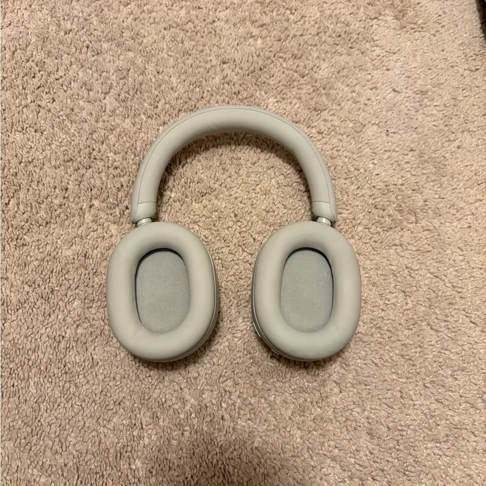 Sony WH-1000XM5 Headphones - Picture 4 of 6